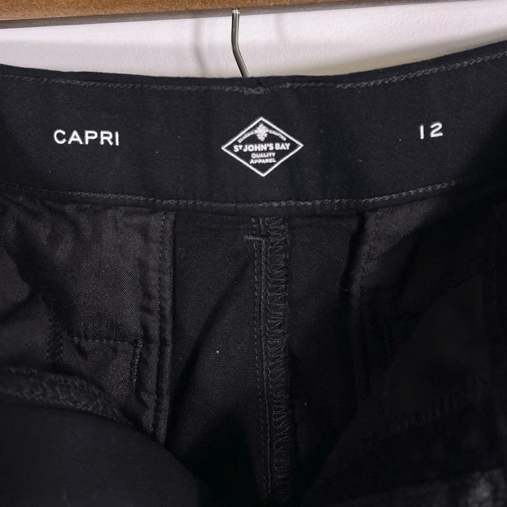 St. Johns Bay Capri Pants Womens 12 Black Classic Casual Stretch Mid-Rise 33x18